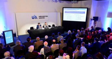 La UIA y el Gobierno destacan coincidencias sobre políticas productivas para los próximos cuatro años. La UIA y el Gobierno destacan coincidencias sobre políticas productivas para los próximos cuatro años.