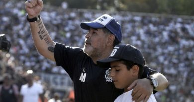 Maradona celebró el triunfo de Pellegrino en las elecciones en Gimnasia. Maradona celebró el triunfo de Pellegrino en las elecciones en Gimnasia.