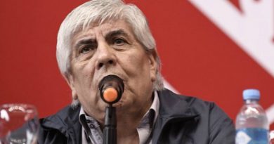 Moyano advierte a Fernández y cuestiona a Meoni: “Ponen a un funcionario que no conoce la actividad”. Moyano advierte a Fernández y cuestiona a Meoni: “Ponen a un funcionario que no conoce la actividad”.