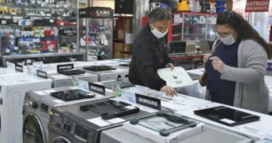 Más del 70% de los comercios afirma que no tiene atrasos en el pago de salarios Más del 70% de los comercios afirma que no tiene atrasos en el pago de salarios