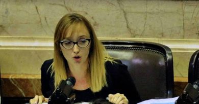 Fernández Sagasti: “El Presidente ratificó que expropiar Vicentin es una vía que evita su colapso” Fernández Sagasti: “El Presidente ratificó que expropiar Vicentin es una vía que evita su colapso”