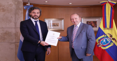 El canciller Cafiero recibió las copias de las cartas credenciales del nuevo embajador de Ecuador El canciller Cafiero recibió las copias de las cartas credenciales del nuevo embajador de Ecuador